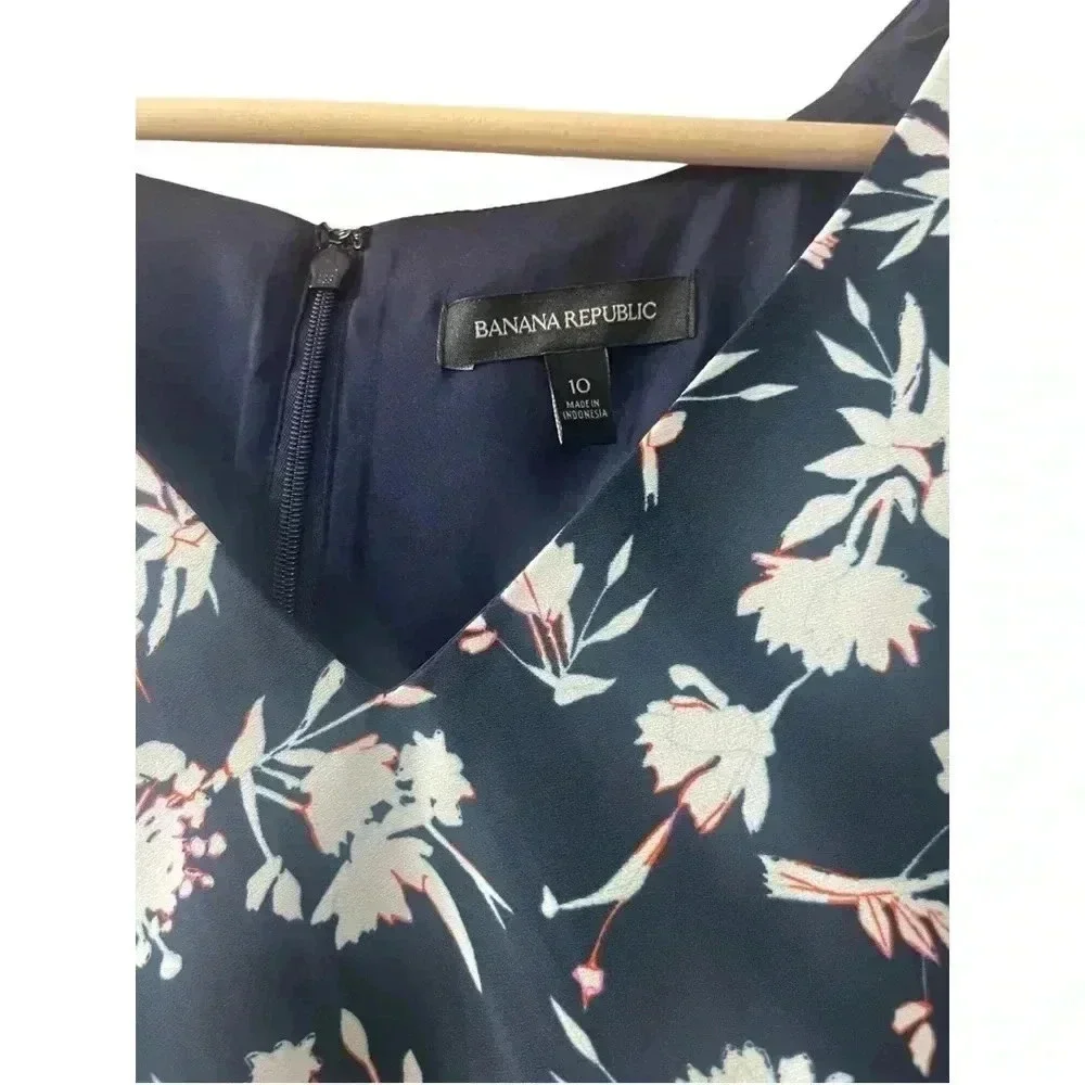 Banana Republic Womens Dress size 10 Sheath Sleeveless Zip Back Lined
